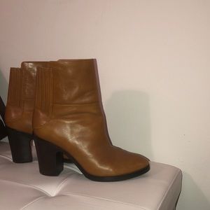 Sigerson Morrison ankle boots. Made in Italy.